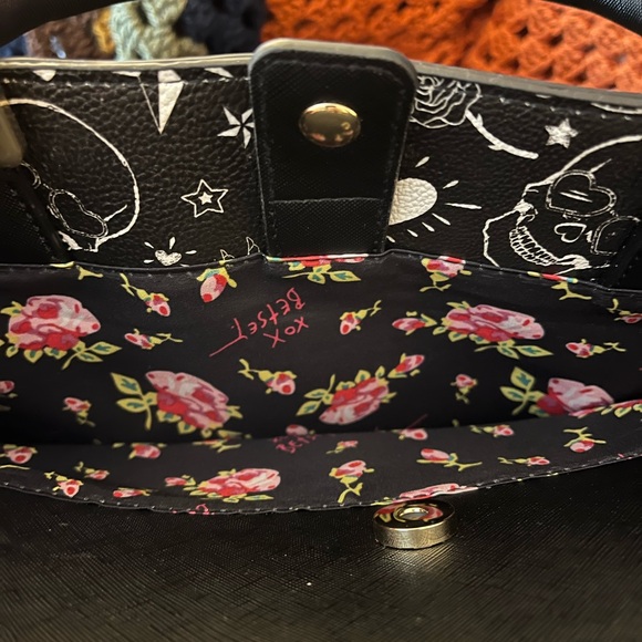 Betsey Johnson Skull Satchel Crossbody - Picture 3 of 6